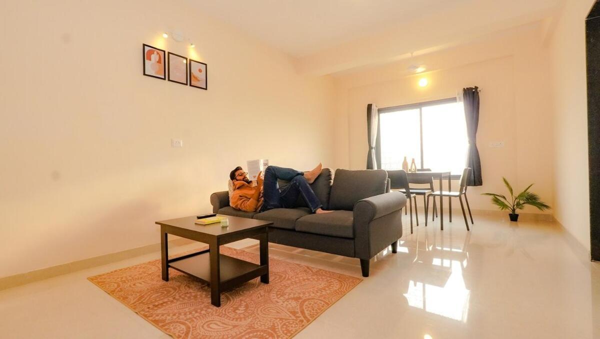 Apartment Furnished 2 Bhk Near Kharadi With High Speed Wi-fi *