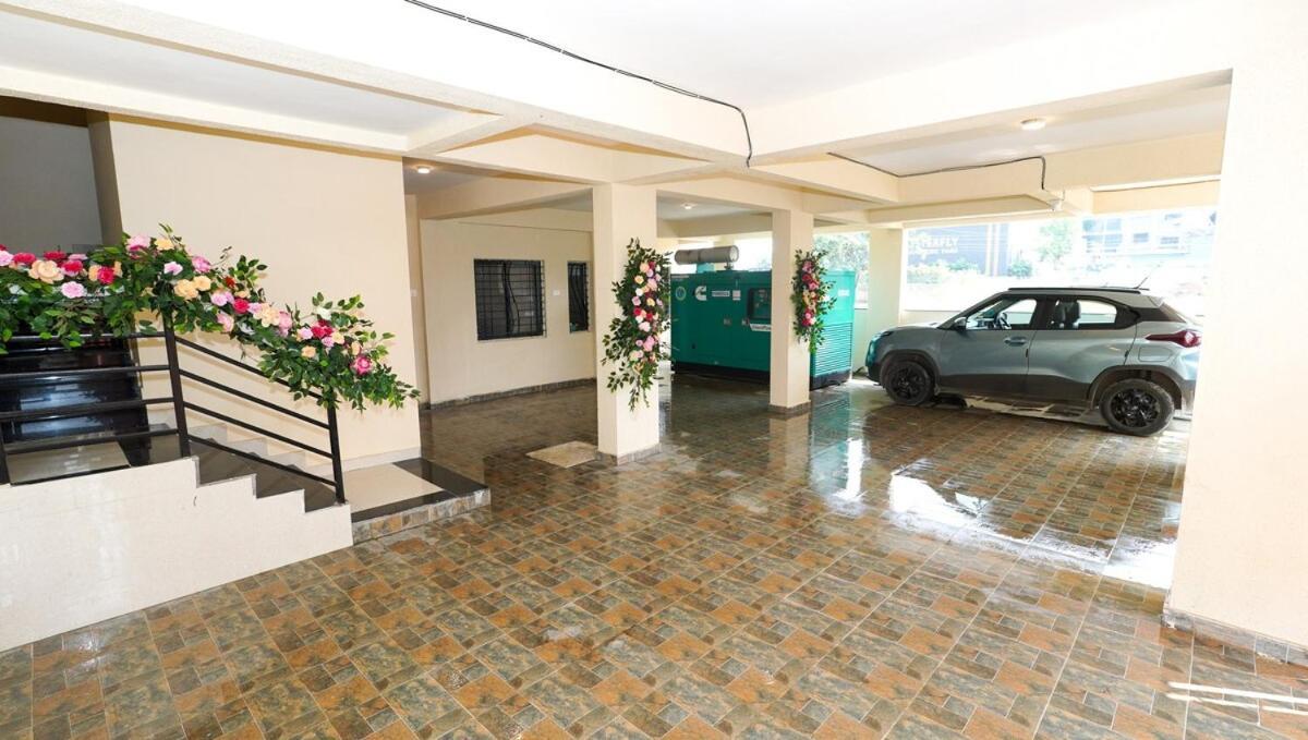 Apartment Furnished 2 Bhk Near Kharadi With High Speed Wi-fi *