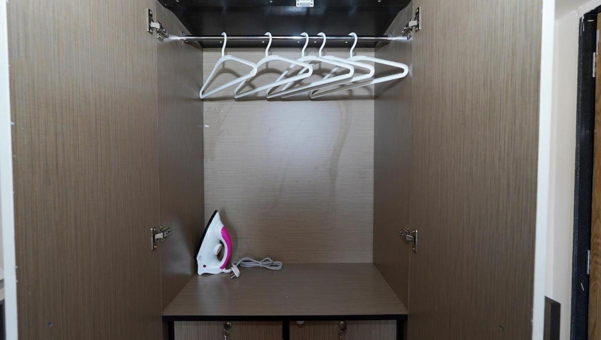 Furnished 2 Bhk Near Kharadi With High Speed Wi-fi Apartment Pune