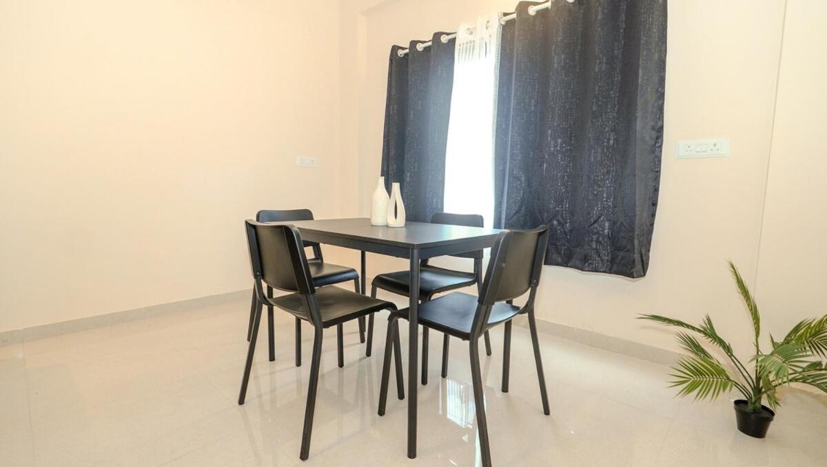 Furnished 2 Bhk Near Kharadi With High Speed Wi-fi Apartment Pune