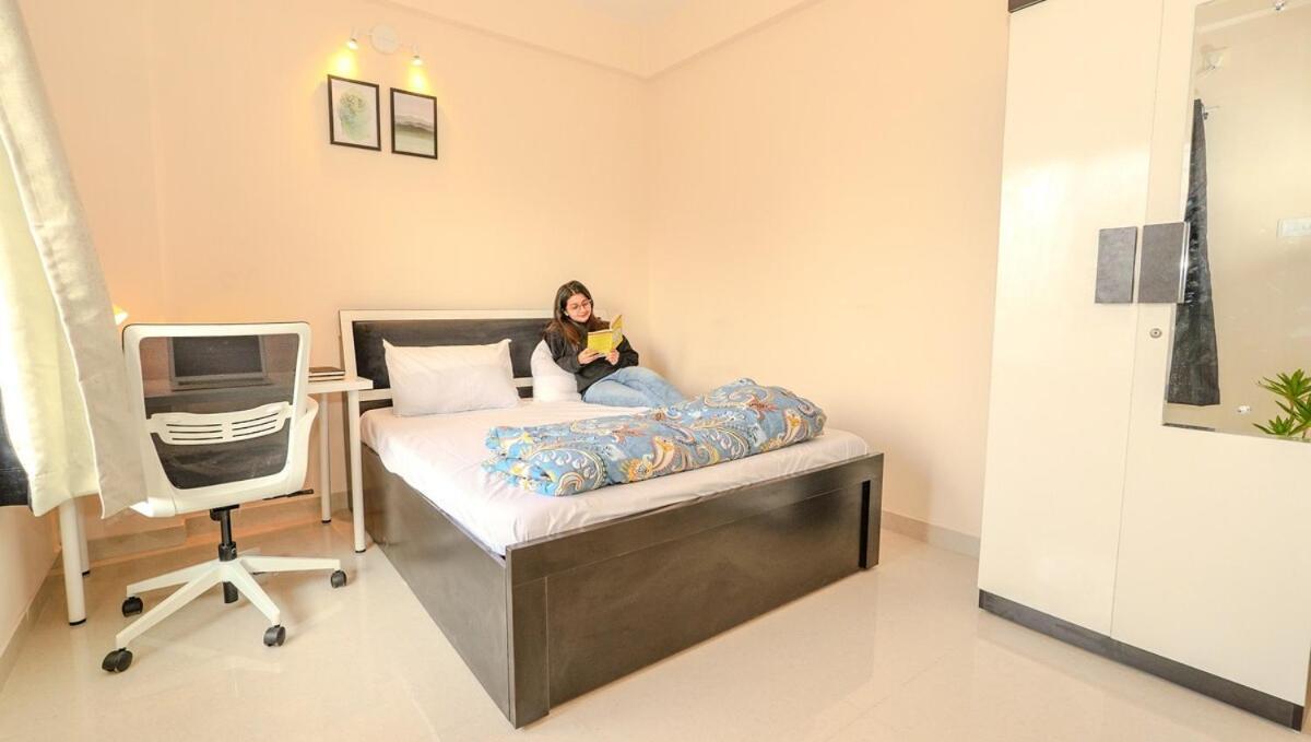 Furnished 2 Bhk Near Kharadi With High Speed Wi-fi * Pune