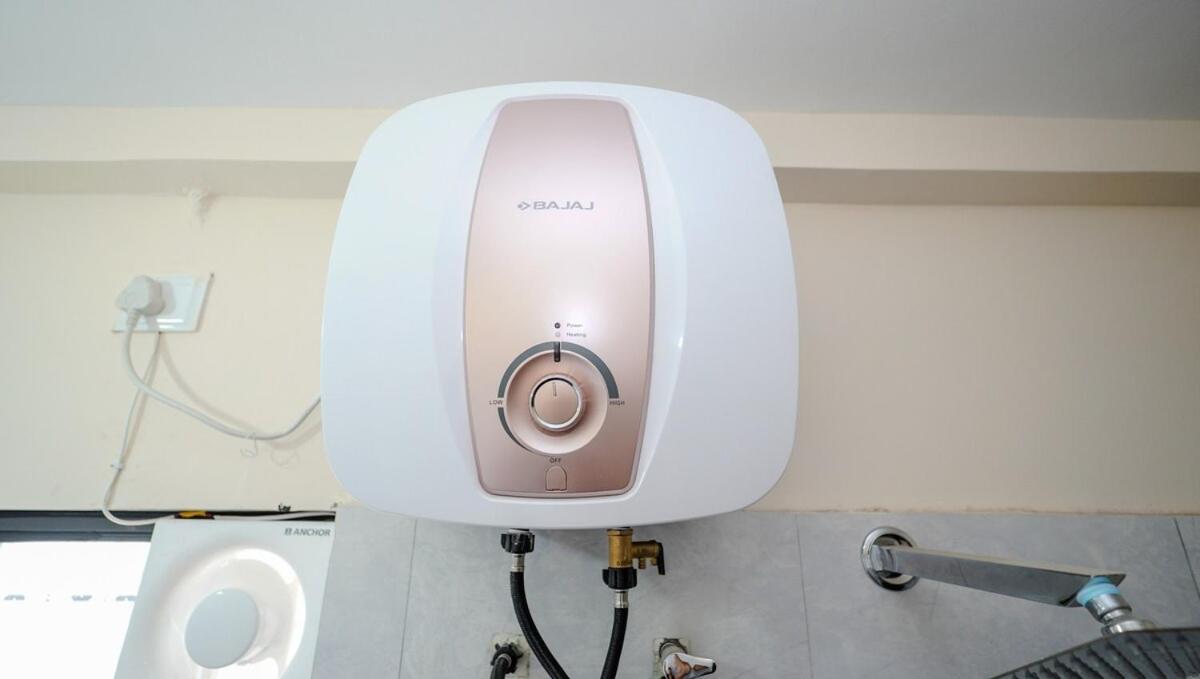 Apartment Furnished 2 Bhk Near Kharadi With High Speed Wi-fi *