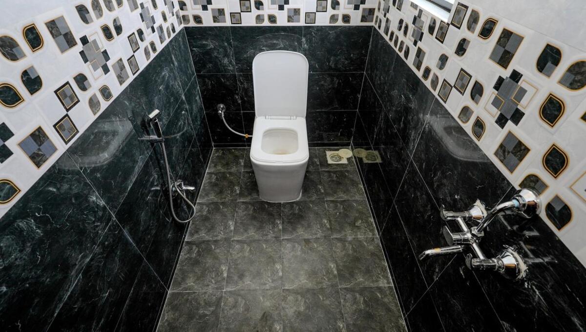Apartment Furnished 2 Bhk Near Kharadi With High Speed Wi-fi *